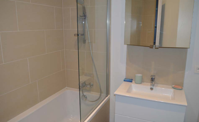 Salle de bain appartement à vendre à WSL Rendement 4%